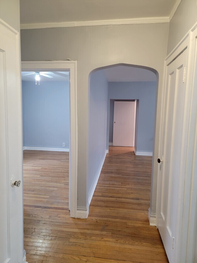 Hallway - 1744 W Albion Ave