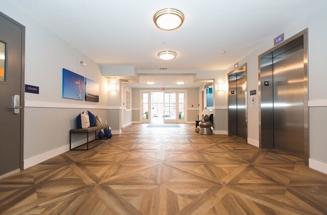 Foto del edificio - Riverbank Landing Apartments
