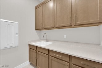 Building Photo - 11032 Rolling Vista Dr