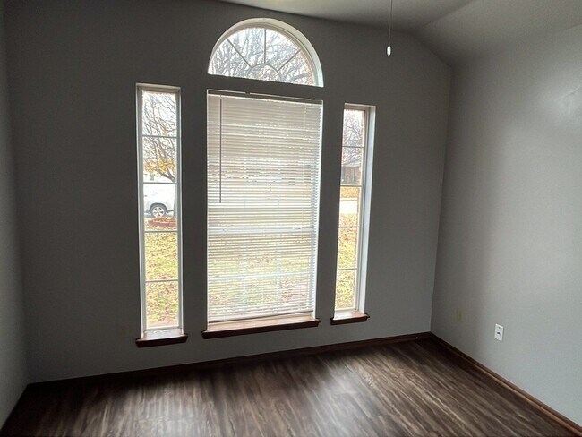 Foto del edificio - Yukon Schools