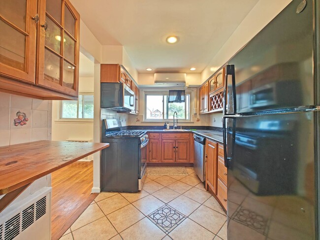 Building Photo - 3324 Hone Ave