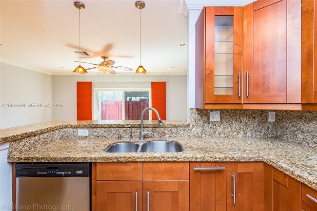 Foto del edificio - 16061 Emerald Cove Rd