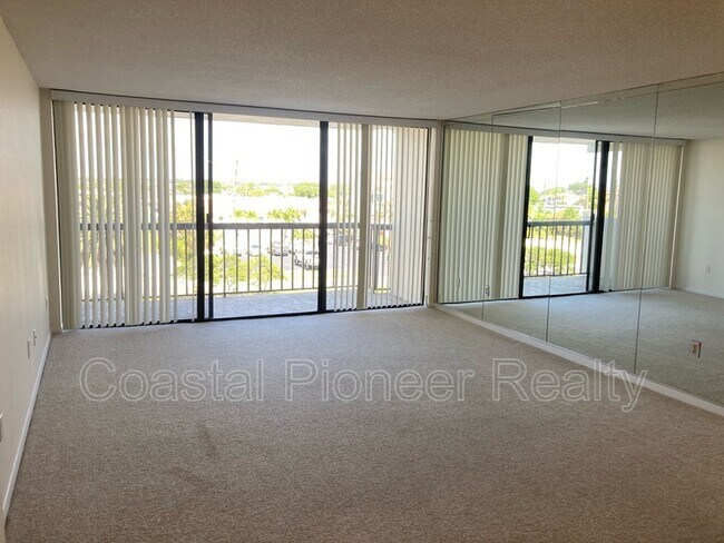 Building Photo - 400 Island Way