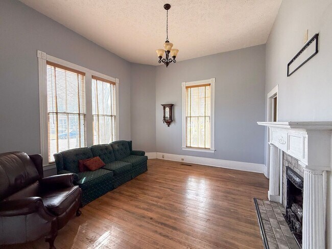 Foto del edificio - 2 bed/ 2 bath downtown home!