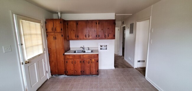 Building Photo - 2 Bedroom Duplex