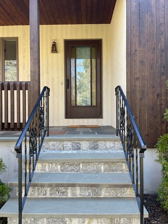 Building Photo - 4 Pleasantview Ave