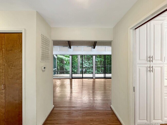 Foto del edificio - 609 Indian Springs Ct