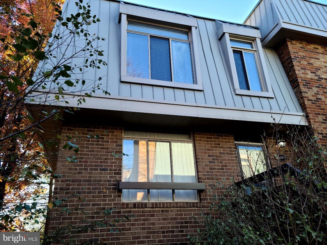 1659 S Hayes St, Arlington, VA 22202 Townhome Rentals in Arlington VA