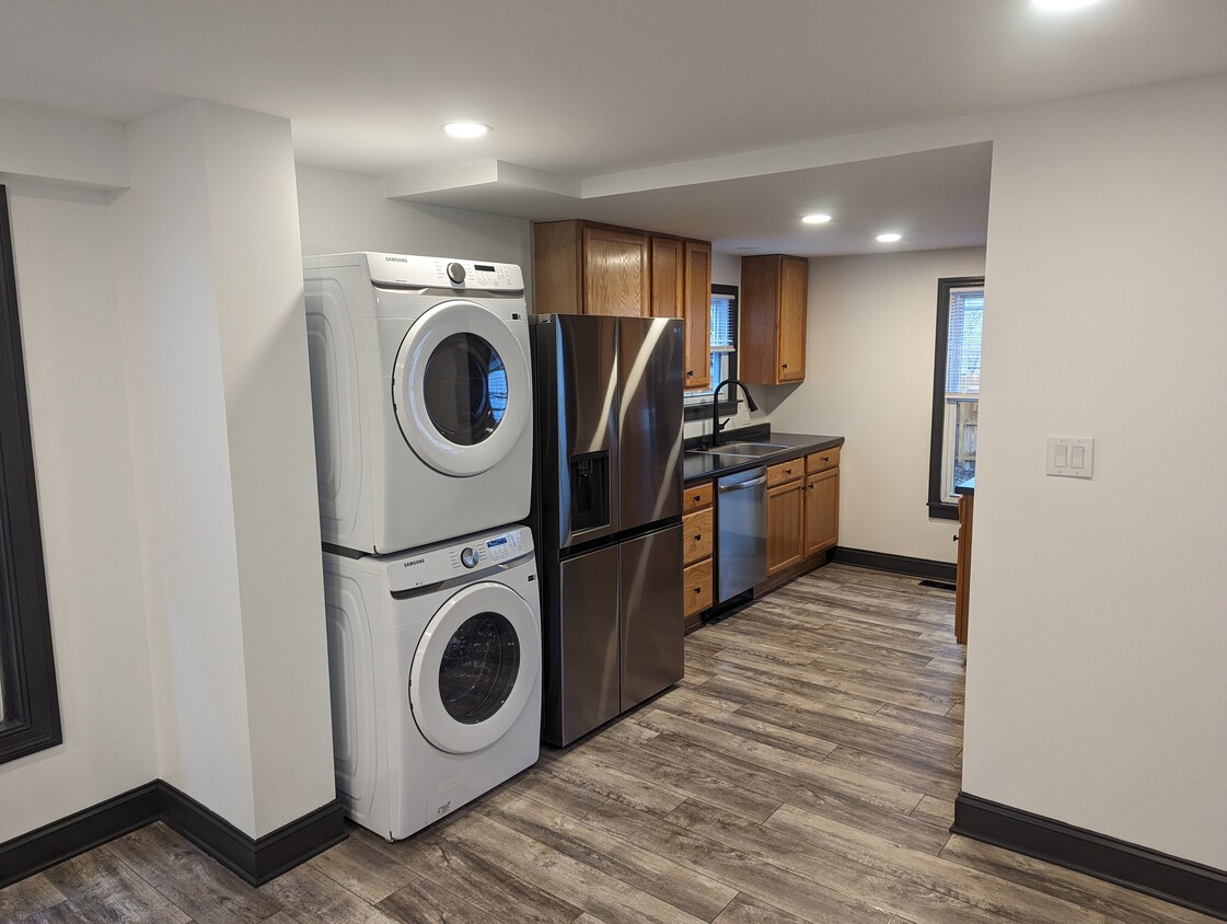 Kitchen - 318 Mitchell Ave