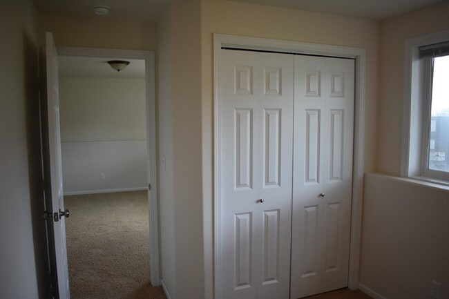 Building Photo - 3 Bed 3 Bath Single Family Home