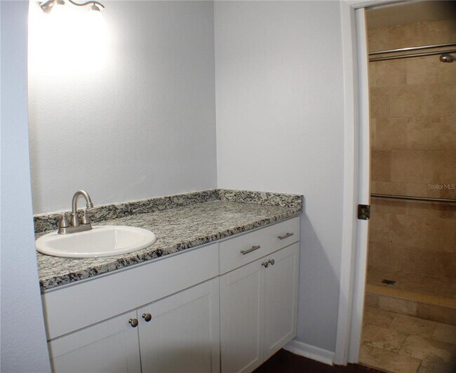 Building Photo - 1194 Falcon Dr