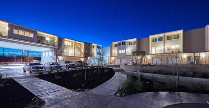 Building Photo - 604 N Bluff Dr