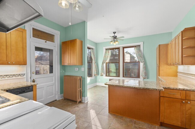 Building Photo - 3884 Arsenal St