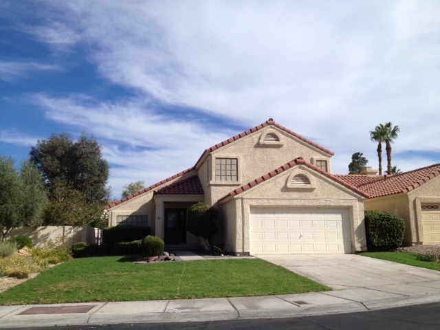 Building Photo - WONDERFUL 2 STORY HOME IN "GREEN VALLEY"!!...