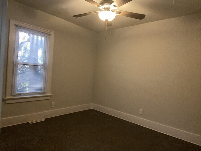 Foto del edificio - 2817 Emerson Ave