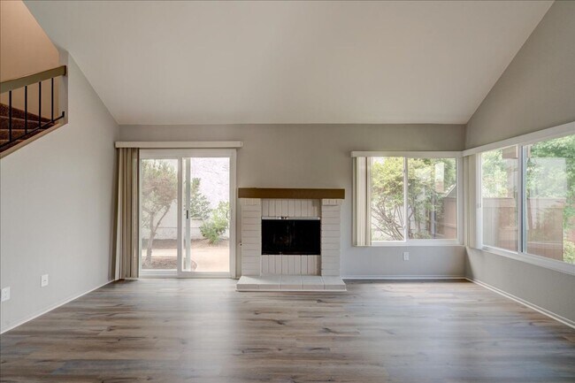 Building Photo - Elegant, Remodeled Gem in Tranquil Tierasa...