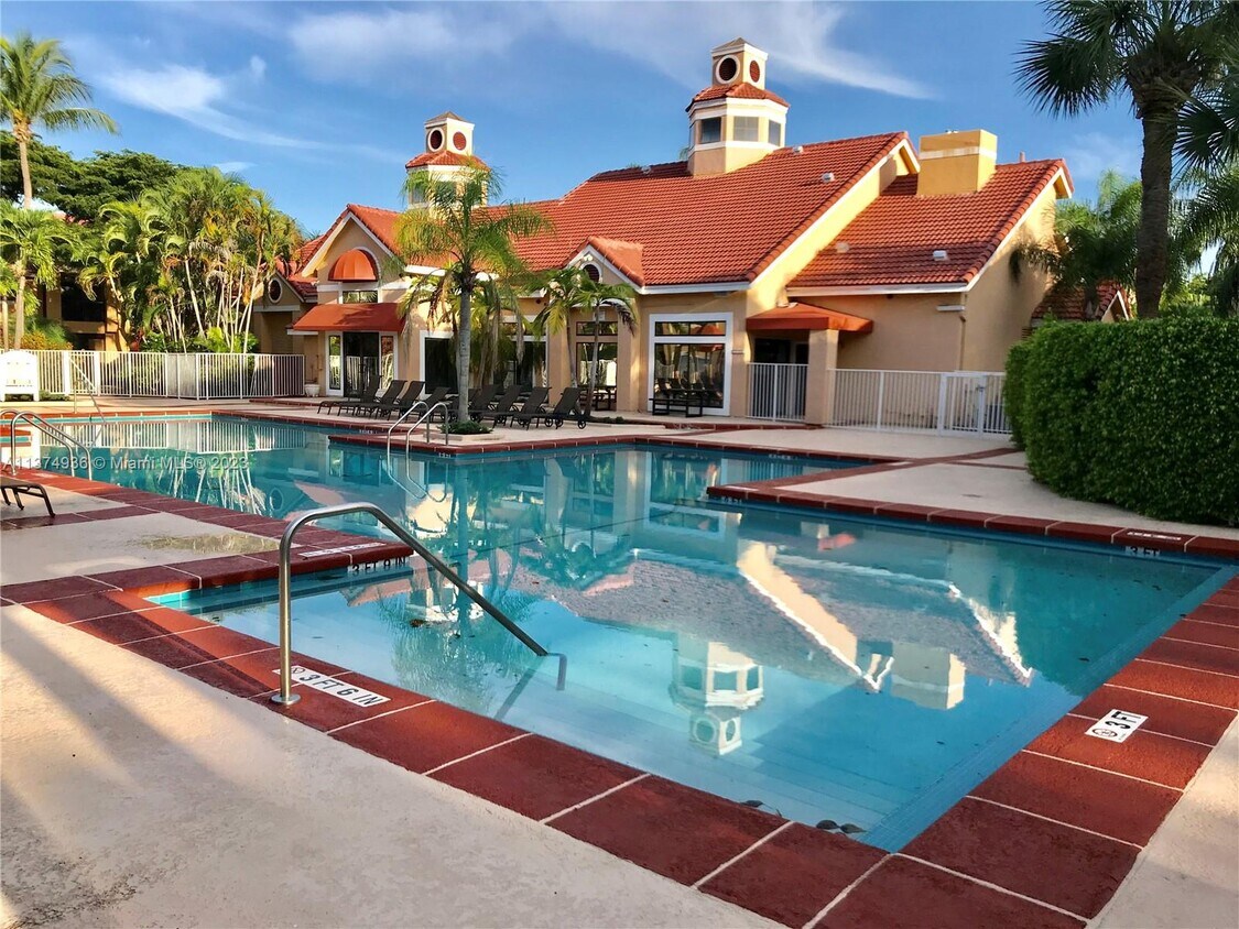 Primary Photo - 10501 SW 155th Ct
