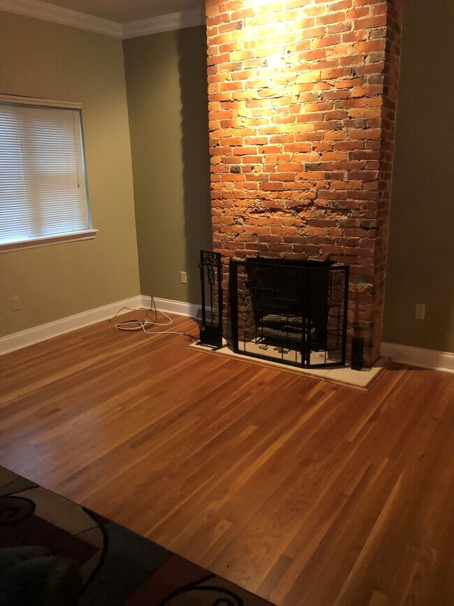 Sala de estar chimenea a gas - 2814 Sarah St