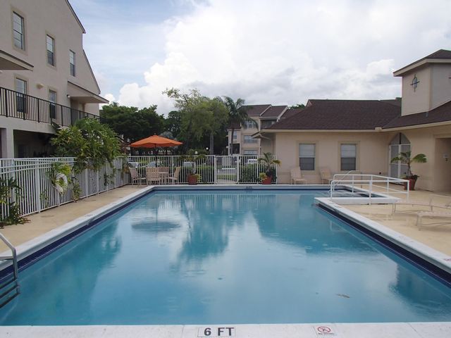 Foto del edificio - 5615 Wellesley Park Dr