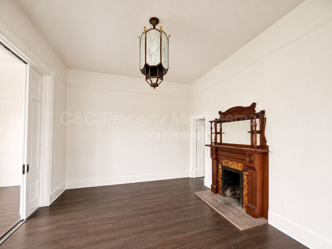 Foto del edificio - 489 Laurel Ave