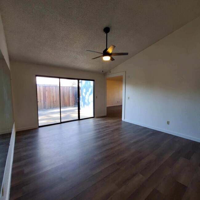Building Photo - 11060 Goller Ct
