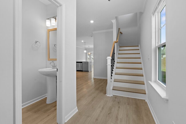 Building Photo - 837 Peony Ln