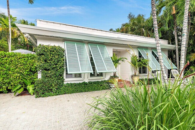 Building Photo - 217 Oleander Ave