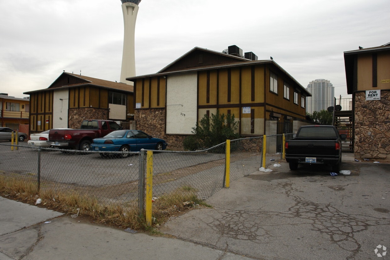 Building Photo - Meadows Addition