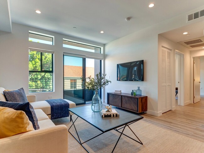 Foto del edificio - 338 Mariposa Ave