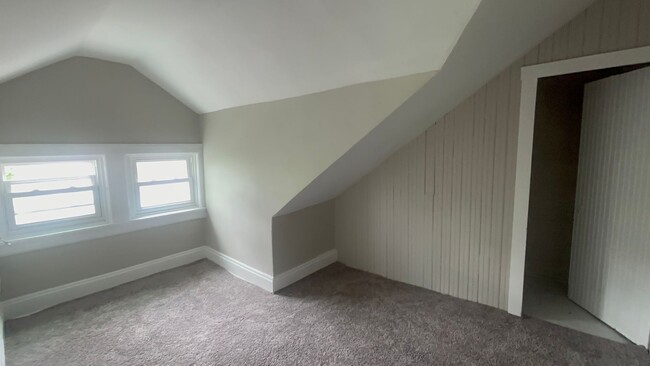 Building Photo - Spacious 5 bedroom House for rent in Beech...