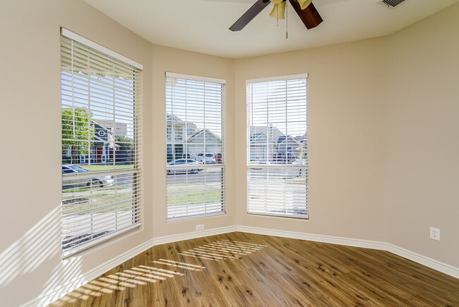 Building Photo - 2908 Savill Garden Dr