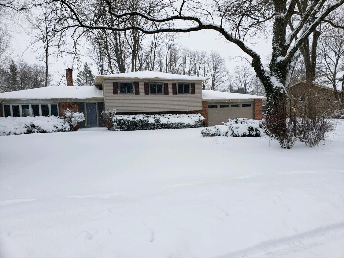 2243 Elm Ridge Dr, Northbrook, IL 60062 House Rental in Northbrook, IL