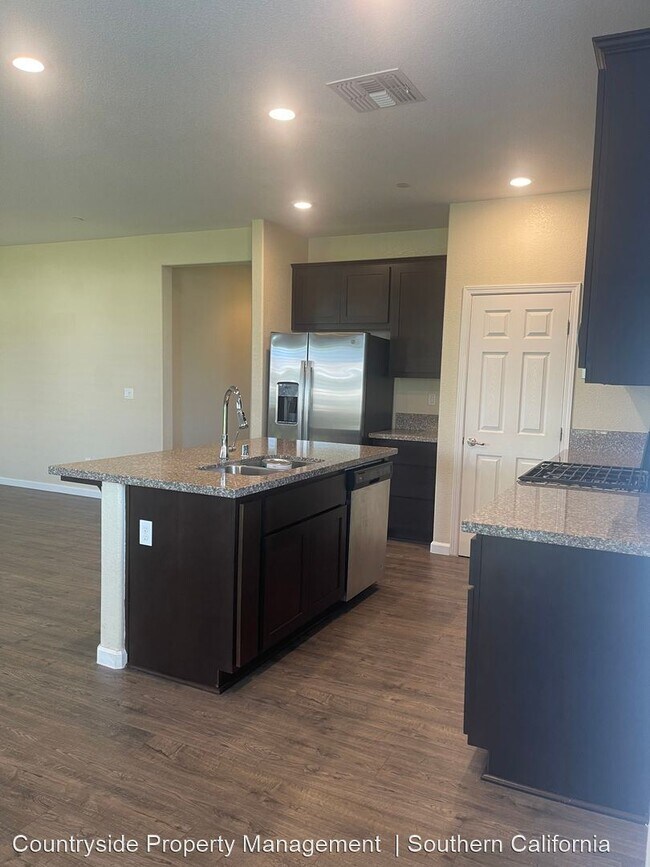 Building Photo - 4 br, 3 bath House - 1954 W. Summer Blosso...