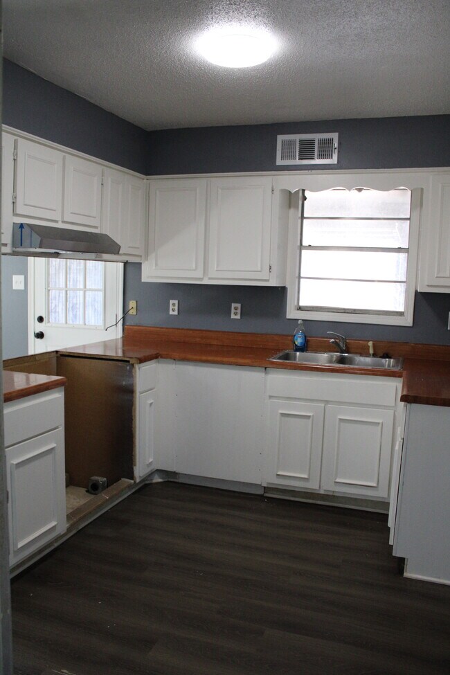 Foto del edificio - 3374 Brownbark Dr