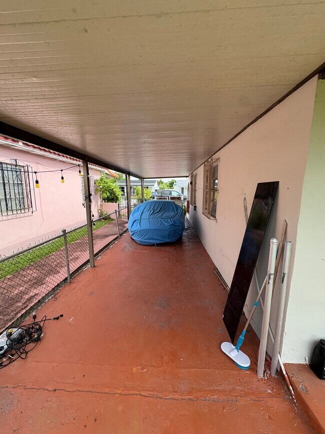 Foto del edificio - 3670 NW 18th Terrace