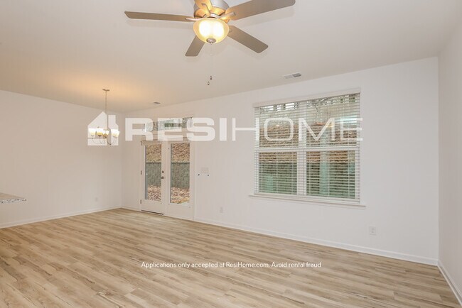 Foto del edificio - NEW HOME FOR RENT!!