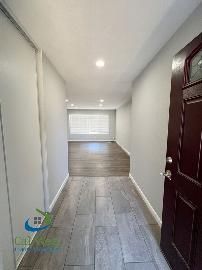 Foto del edificio - $5,295 - Sunnyvale Remodeled 3 Bedroom 2 Bath Single Story Home near Apple Campus!