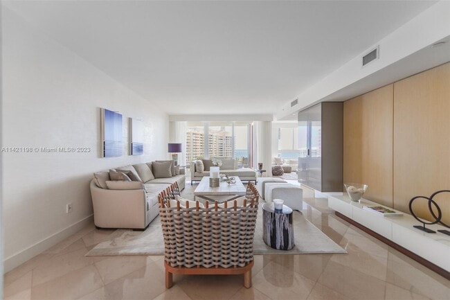 Building Photo - 789 Crandon Blvd