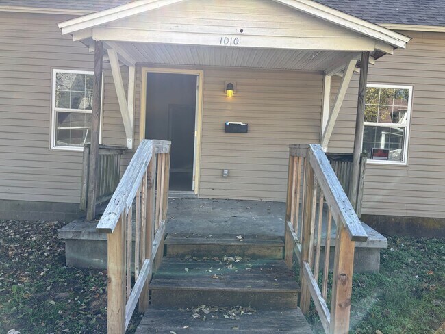 Foto del edificio - Fully Remodeled 2-Bedroom Home Near Grant ...