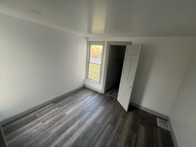 Building Photo - 452 5th St