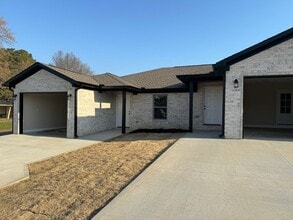 Building Photo - 100 E Crestview Dr