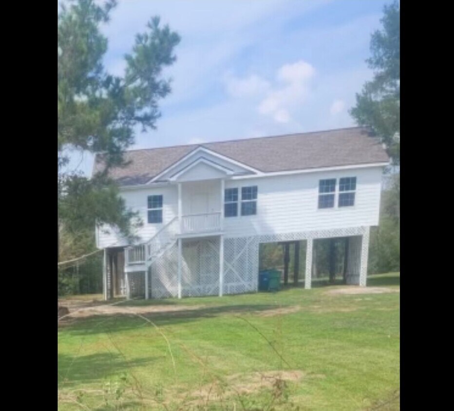 Home for lease right on the Calcasieu River House Rental in Westlake