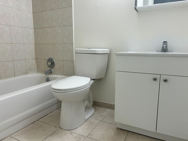 Building Photo - 3121 Kirwin Ave