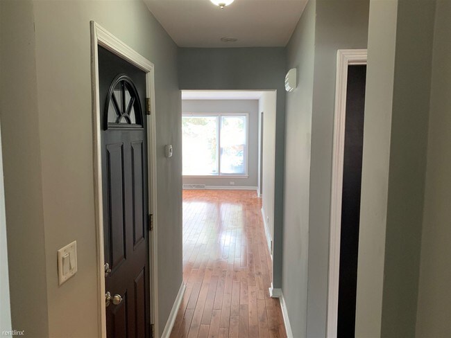 Building Photo - 2 br, 1 bath Apartment - 5240 W Cullom Ave