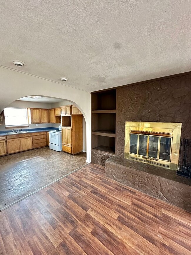 Building Photo - COMING MAY 2026 - Spacious & Centrally Located 3-Bedroom 2-Bathroom Home!