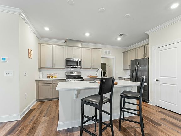 Building Photo - Build Equity While Leasing - Lease and Own...