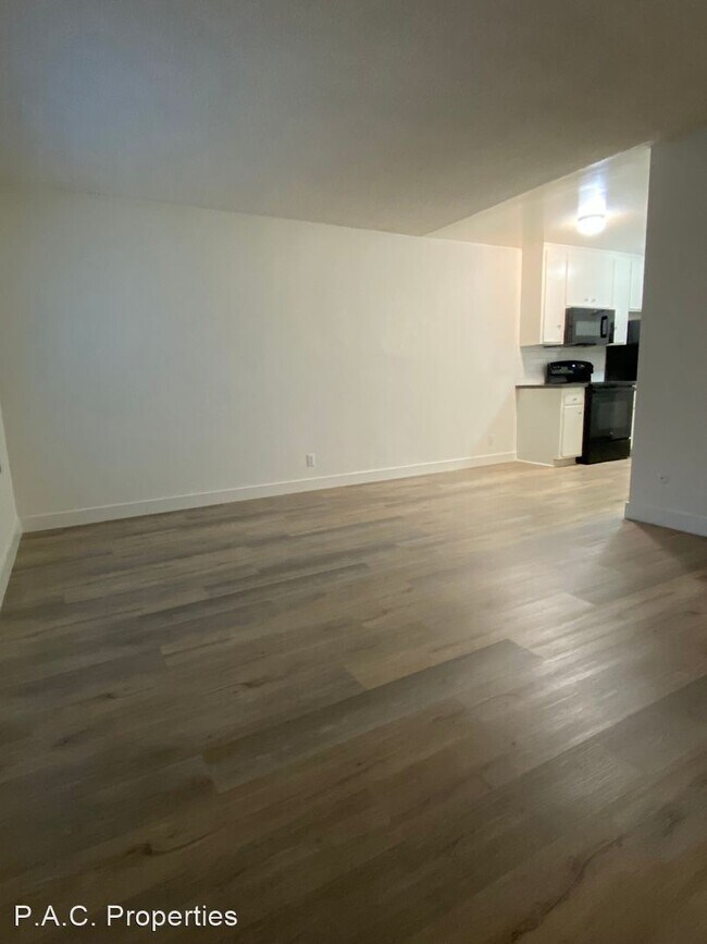 Building Photo - 1 br, 1 bath Apartment - 4201-05 Arch Driv...