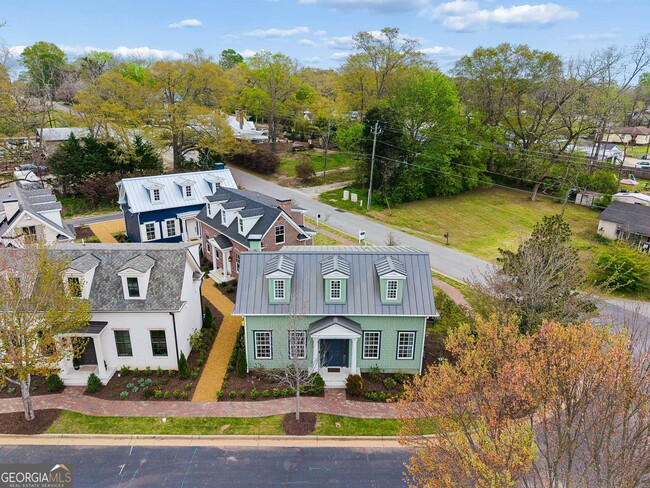 Building Photo - 11 Bourbon St