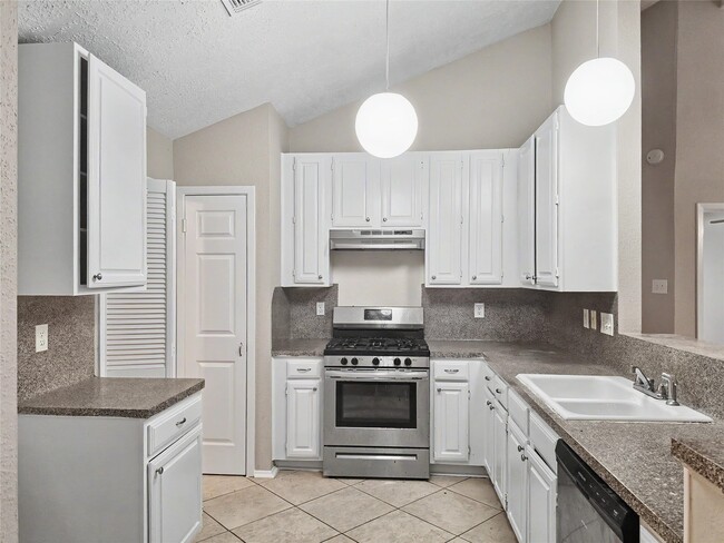 Building Photo - 22511 Braken Manor Ln