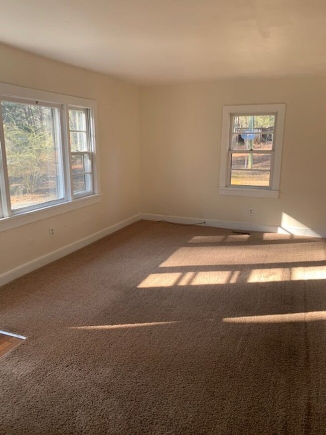 Building Photo - Move In Ready!